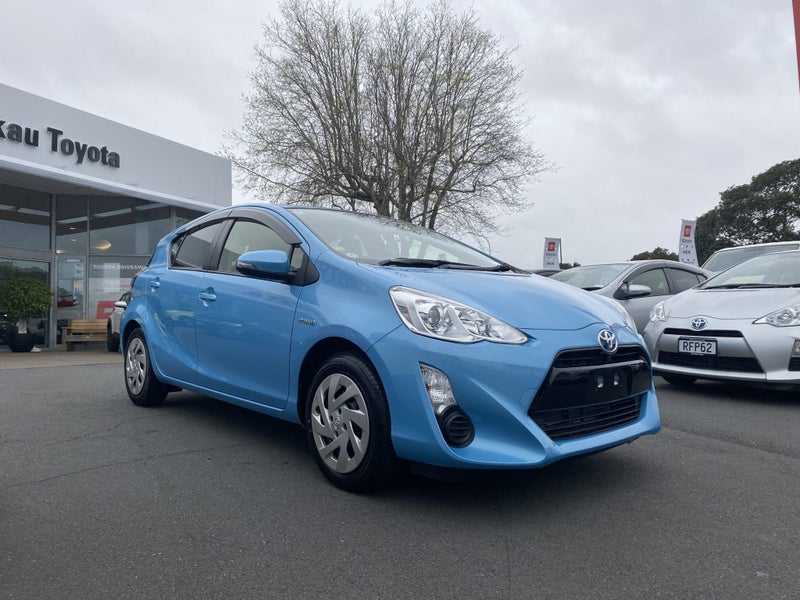 2015 Toyota Aqua 1.5 Hybrid S 5 Dr Hatch image 1