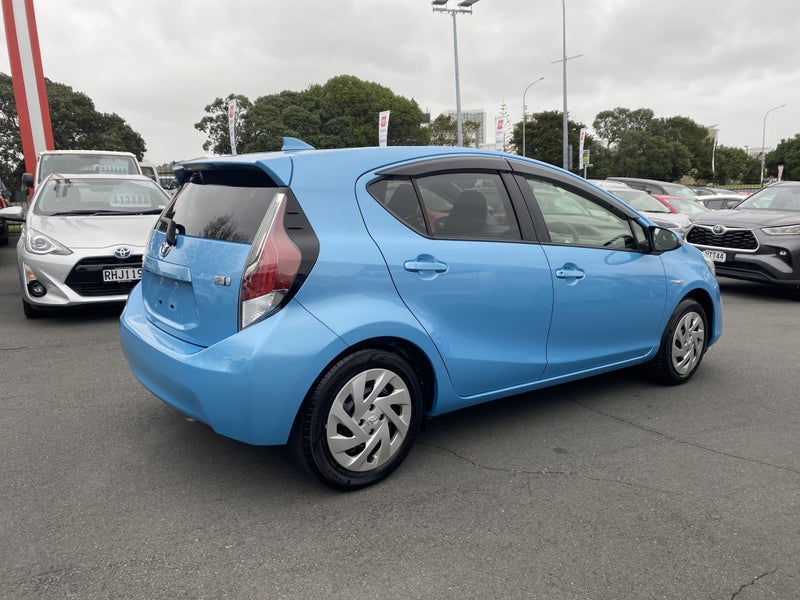 2015 Toyota Aqua 1.5 Hybrid S 5 Dr Hatch image 2