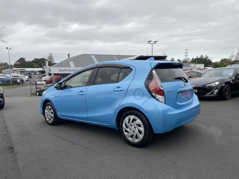 2015 Toyota Aqua 1.5 Hybrid S 5 Dr Hatch image 3