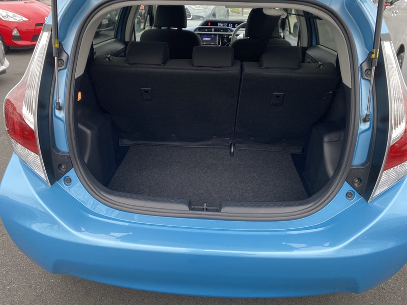 2015 Toyota Aqua 1.5 Hybrid S 5 Dr Hatch image 4