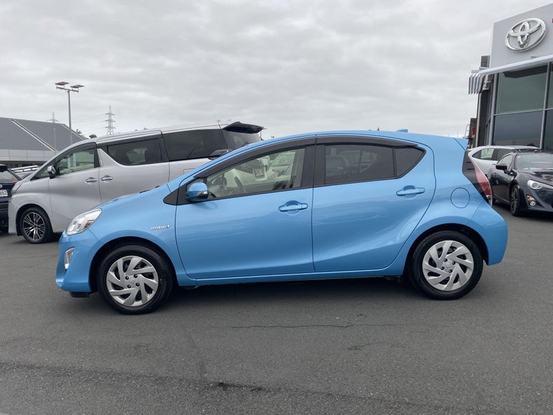 2015 Toyota Aqua 1.5 Hybrid S 5 Dr Hatch image 5