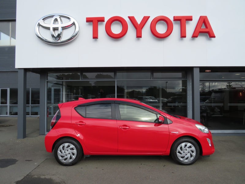 2015 Toyota Aqua 1.5 Hybrid S 5 Dr Hatch CVT image 4