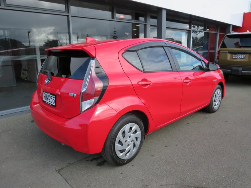 2015 Toyota Aqua 1.5 Hybrid S 5 Dr Hatch CVT image 5