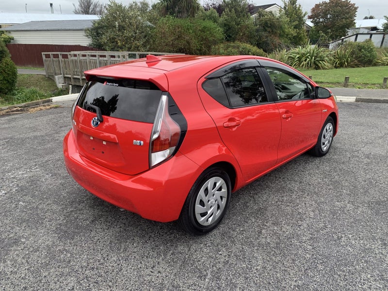 2015 Toyota Aqua 1.5 Hybrid S 5 Dr Hatch CVT 2W... image 4