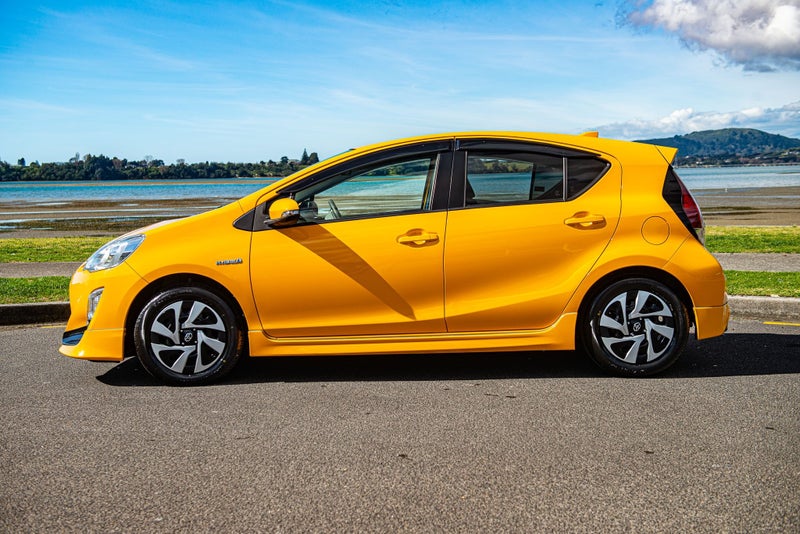 2015 Toyota Aqua 1.5 Hybrid S 5 Dr Hatch CVT 2WD image 5
