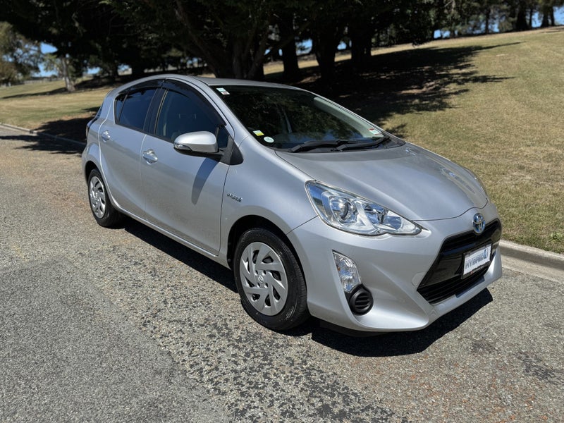 2015 Toyota Aqua 1.5 Hybrid S 5 Dr Hatch CVT 2WD image 2