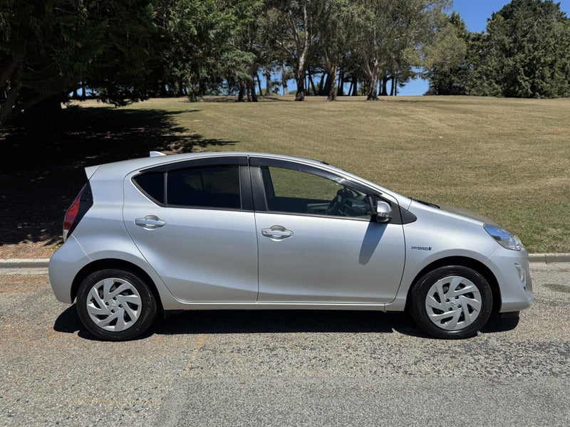 2015 Toyota Aqua 1.5 Hybrid S 5 Dr Hatch CVT 2WD image 4