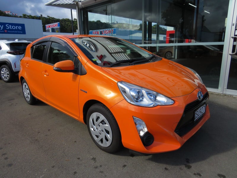 2015 Toyota Aqua 1.5 Hybrid S 5 Dr Hatch CVT 2WD image 2