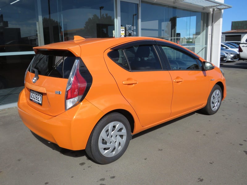 2015 Toyota Aqua 1.5 Hybrid S 5 Dr Hatch CVT 2WD image 5