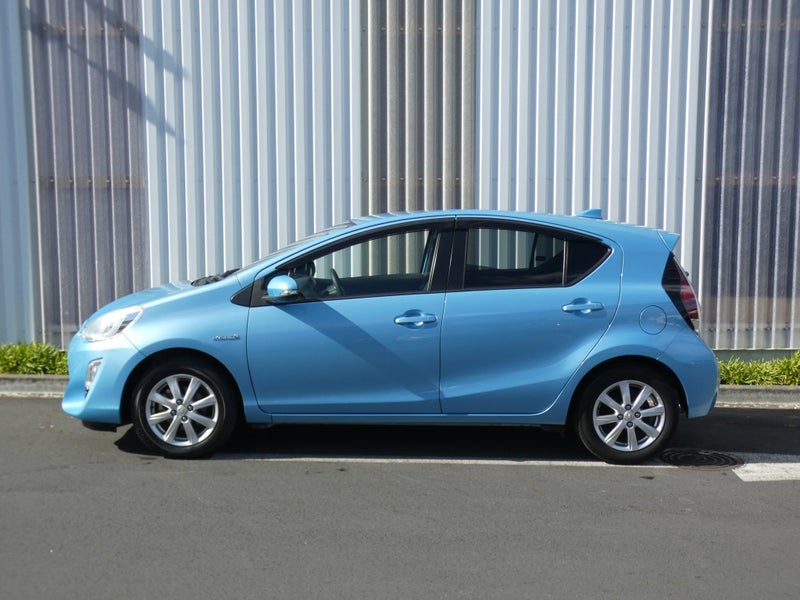 2015 Toyota Aqua 1.5 Hybrid S image 4