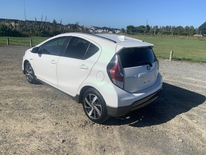 2015 Toyota Aqua 1.5 Hybrid X Urban 5 Dr Hatch... image 3