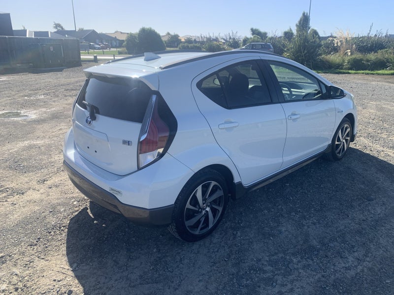 2015 Toyota Aqua 1.5 Hybrid X Urban 5 Dr Hatch... image 4