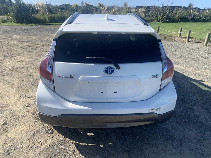 2015 Toyota Aqua 1.5 Hybrid X Urban 5 Dr Hatch... image 5