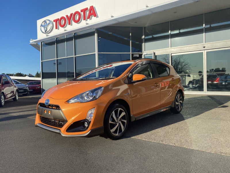 2015 Toyota Aqua 1.5 Hybrid X Urban Hatch image 4