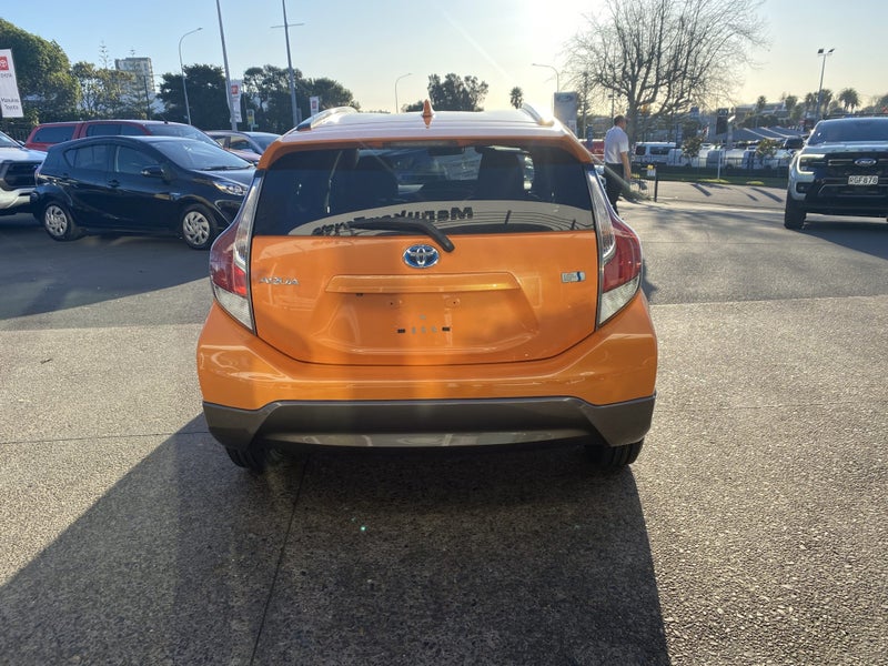 2015 Toyota Aqua 1.5 Hybrid X Urban Hatch image 5