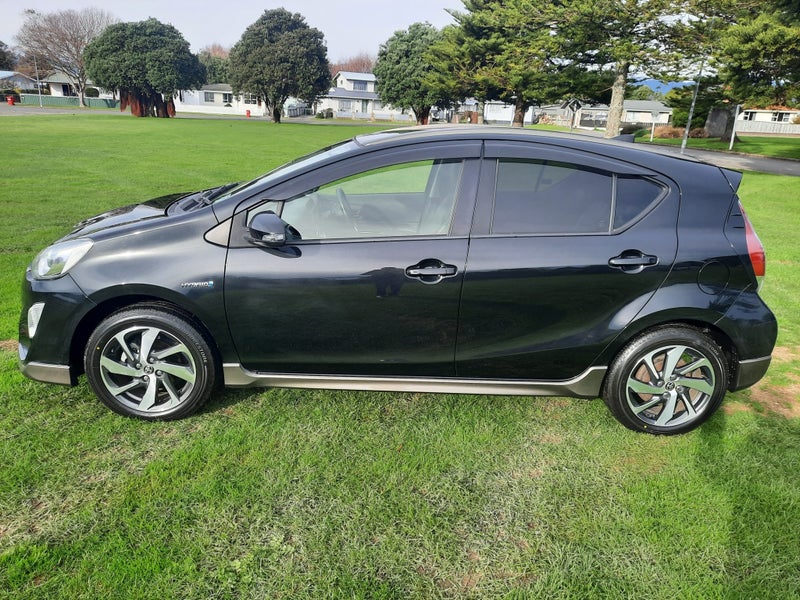 2015 Toyota Aqua 1.5 Hybrid X Urban Hatch - Cer... image 2