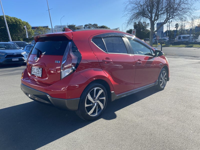 2015 Toyota Aqua 1.5 Hybrid X Urban Hatchback image 2