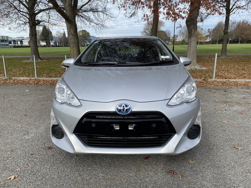2015 Toyota Aqua 1.5L Hybrid S CVT Hatch image 3