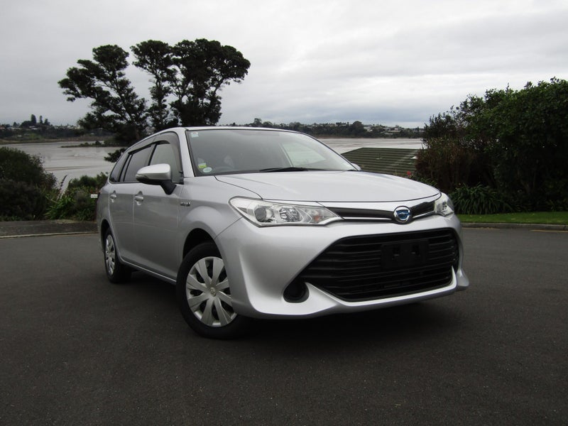 2015 Toyota Corolla 1.5 Hybrid Wagon image 3