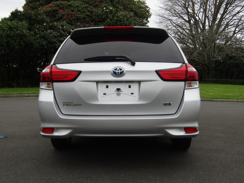 2015 Toyota Corolla 1.5 Hybrid Wagon image 5