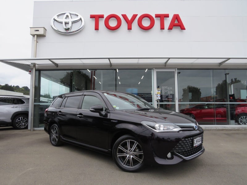 2015 Toyota Corolla Feilder Hybrid image 1