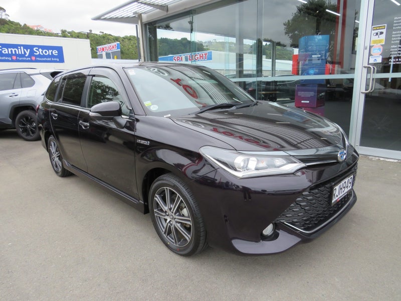 2015 Toyota Corolla Feilder Hybrid image 2