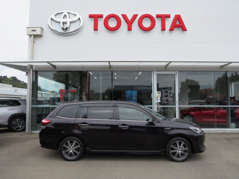 2015 Toyota Corolla Feilder Hybrid image 4