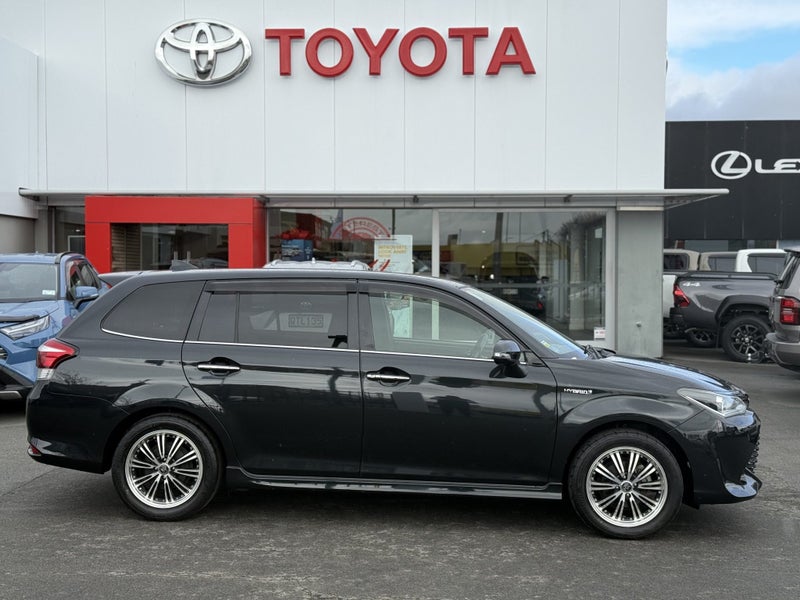 2015 Toyota Corolla Fielder 1.5 Hybrid G 5 Dr W... image 5