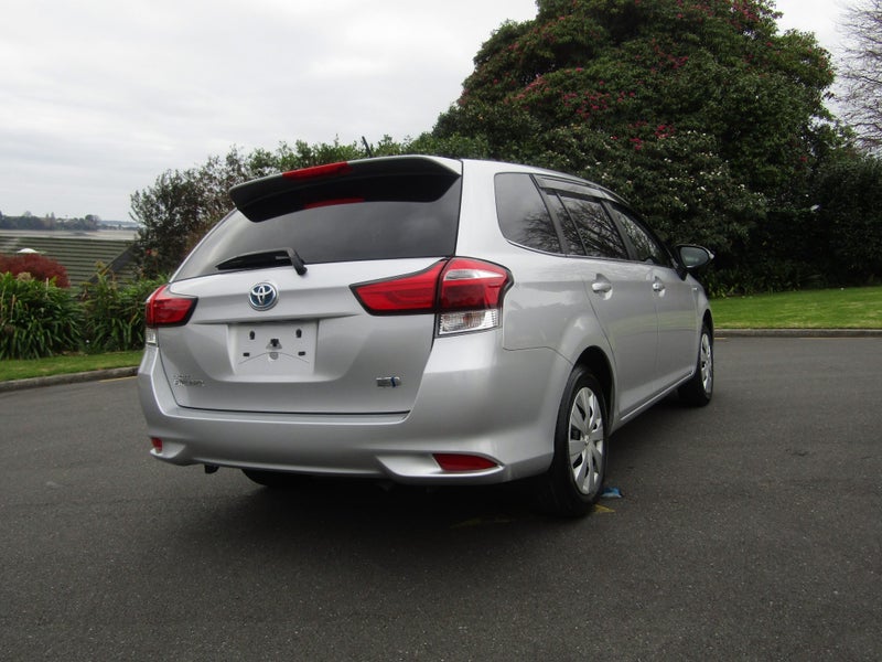 2015 Toyota Corolla Fielder 1.5 Hybrid G Wagon image 4