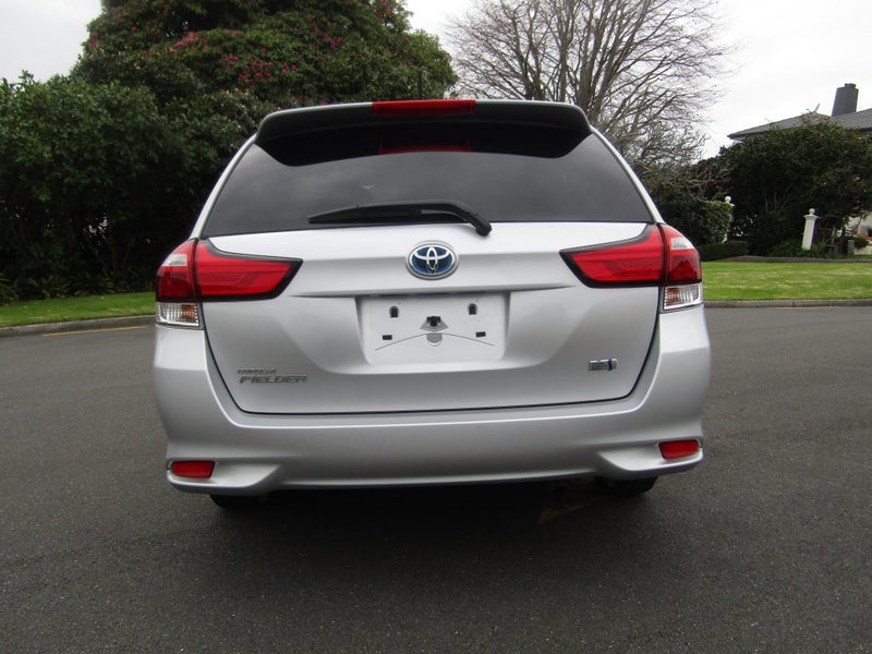 2015 Toyota Corolla Fielder 1.5 Hybrid G Wagon image 5