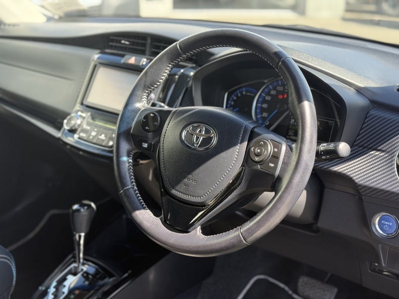 2015 Toyota Corolla Fielder 1.5 Hybrid G WxB 5... image 2