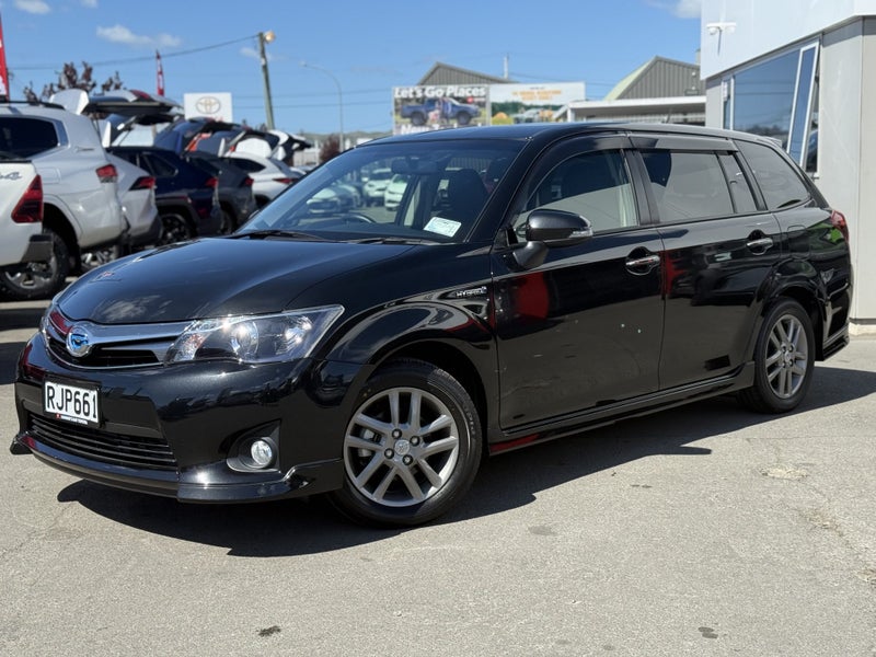 2015 Toyota Corolla Fielder 1.5 Hybrid G WxB 5... image 4