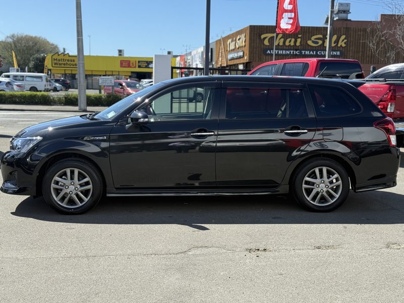 2015 Toyota Corolla Fielder 1.5 Hybrid G WxB 5... image 5