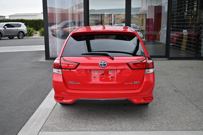 2015 Toyota Corolla Fielder 1.5 Petrol Hybrid G... image 5