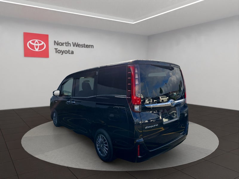 2015 Toyota Esquire 1.8L Hybrid XI 2WD Wagon image 4
