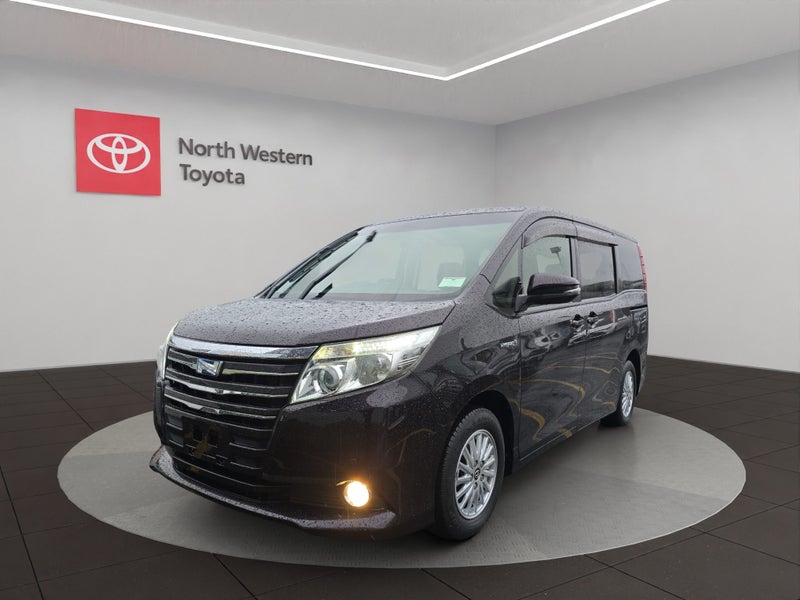 2015 Toyota Noah 1.8L Hybrid G 2WD Wagon image 4
