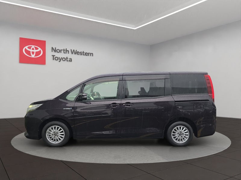 2015 Toyota Noah 1.8L Hybrid G 2WD Wagon image 5