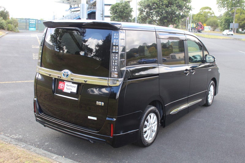2015 Toyota Voxy 1.8 Hybrid 5 Dr Wagon CVT 2WD image 2