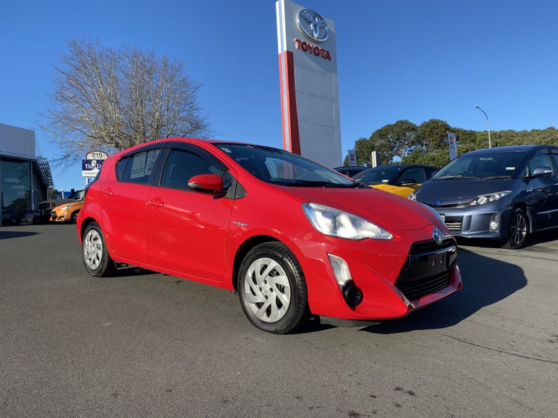 2016 Toyota Aqua 1.5 Hybrid G 5 Dr Hatch image 1