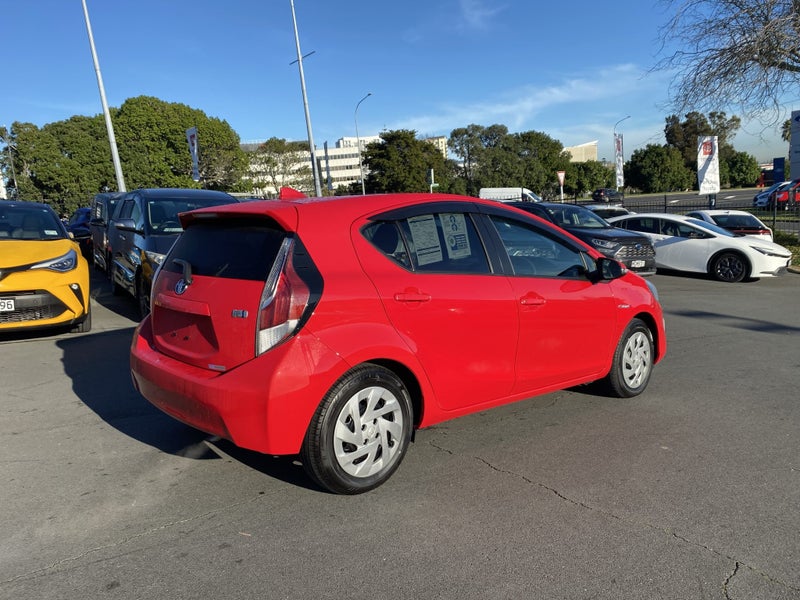 2016 Toyota Aqua 1.5 Hybrid G 5 Dr Hatch image 2