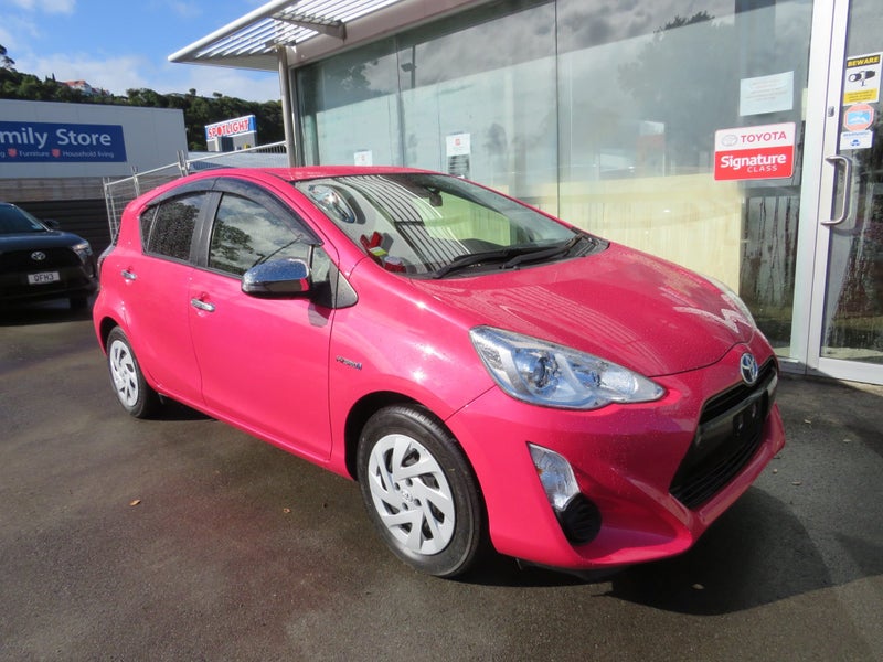 2016 Toyota Aqua 1.5 Hybrid G 5 Dr Hatch image 2