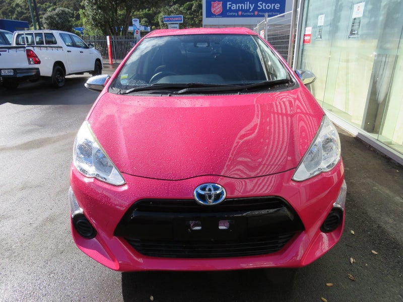 2016 Toyota Aqua 1.5 Hybrid G 5 Dr Hatch image 3