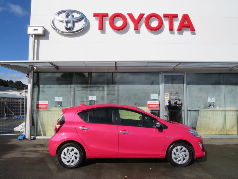 2016 Toyota Aqua 1.5 Hybrid G 5 Dr Hatch image 5