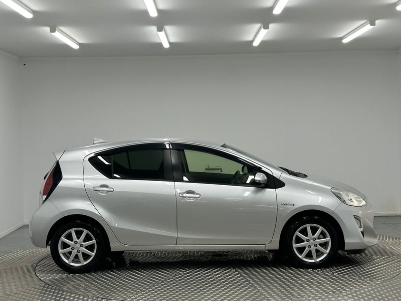 2016 Toyota Aqua 1.5 Hybrid G image 2