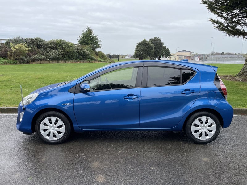 2016 Toyota Aqua 1.5 Hybrid G Automatic Hatch image 2