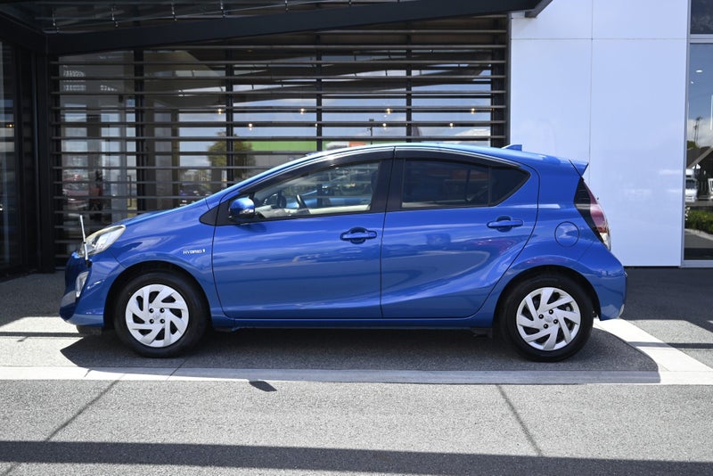 2016 Toyota Aqua 1.5 Hybrid G FWD Hatchback image 3