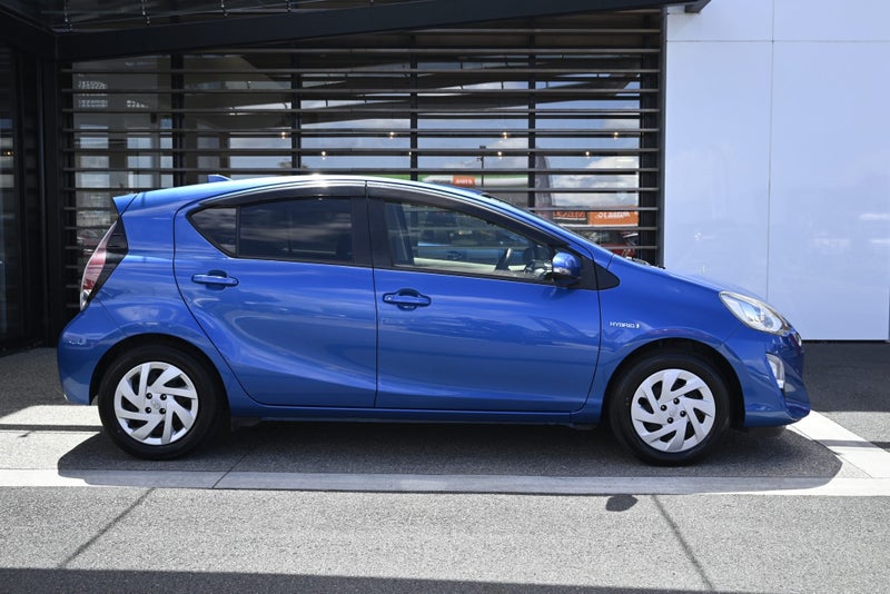 2016 Toyota Aqua 1.5 Hybrid G FWD Hatchback image 5