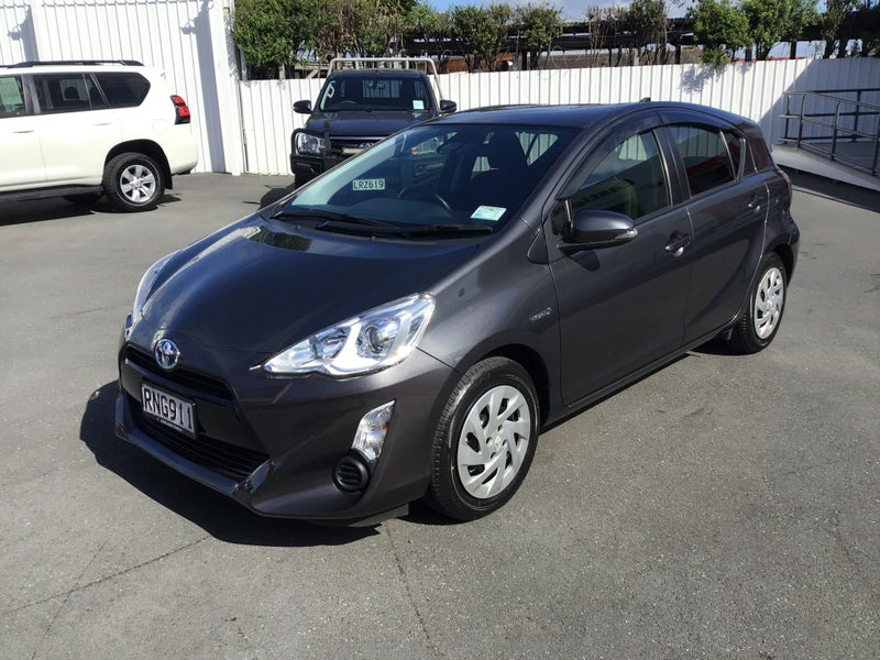 2016 Toyota Aqua 1.5 Hybrid G Hatch image 3