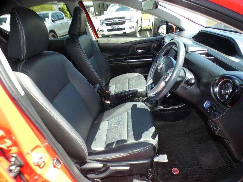 2016 Toyota Aqua 1.5 Hybrid G - Leather image 3