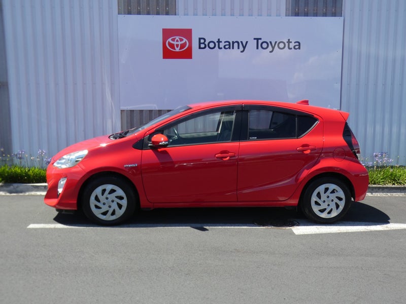 2016 Toyota Aqua 1.5 Hybrid G - Leather image 5